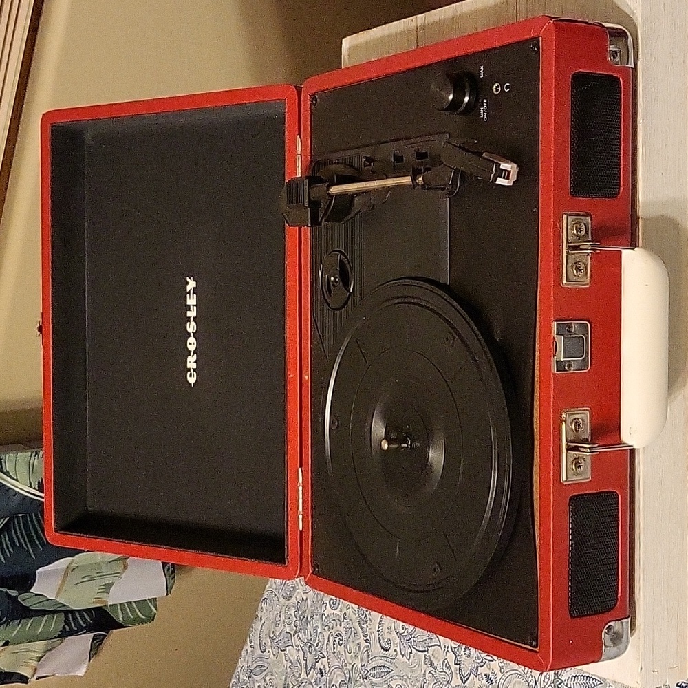 Red CROSLEY Cruiser 3 speed Portable Turntable LP Album Record Player dj music